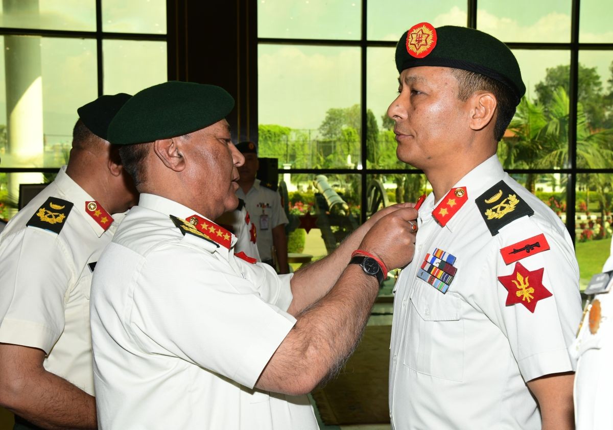 दर्ज्यानी चिह्न प्रदान