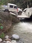 मयुम खोलाको पुल भत्किँदा इलाम–फिक्कल सडक अवरुद्ध