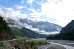 धम्पु गाउँबाट देखिएको कालीगण्डकी र मानापाथी हिमालको मनमोहक दृश्य पर्यटकको आकर्षणको केन्द्र