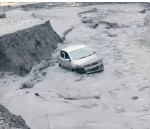 गुल्मीको डहरे खोलामा भेलले बगाउँदै गरेको कार स्थानीयको सहयोगमा उद्धार
