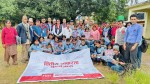 दैलेखमा हिमालयन बैंकको सीएसआर कार्यक्रम : ३२ विद्यार्थीलाई झोला र ट्र्याकसुट वितरण