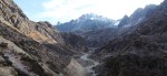 अपर तमोर आयोजनाको कामदार ब्यारेकमा तोडफोड