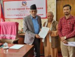 साना किसानहरुका लागि बैंकहरुले ऋण प्रवाहमा सहयोग गर्नुपर्छ :मन्त्री अधिकारी