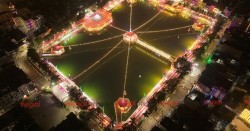 छठ पर्वको मुख्य दिन : अस्ताउँदो सूर्यलाई विधिपूर्वक अर्घ्य दिइँदै