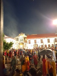 श्रावणको अन्तिम सोमबार: पशुपतिनाथमा भक्तजनको भीड, हजारौं दर्शनार्थी लामबद्ध