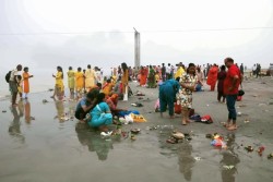 देवघाटधाममा साउनको अन्तिम सोमबार भक्तजनहरूको घुइँचो, त्रिशूली–कालिगण्डकी संगममा स्नान र शिव आराधना