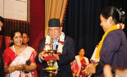 अखिल नेपाल महिला संघ (क्रान्तिकारी) को सातौं राष्ट्रिय सम्मेलनको प्रचण्डद्वारा उद्घाटन