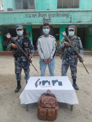 चन्द्रपुर देउरालीचोकबाट अवैध पेस्तोलसहित एक युवक पक्राउ