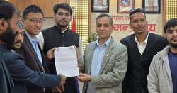 गृहमन्त्रीको चेतावनी: ‘बयान नदिनेहरुलाई सरकारले अनिवार्य रुपमा बयान दिन लगाउँछ’