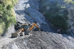 सञ्चालन हुन थाल्यो बेनी–दरवाङ सडक