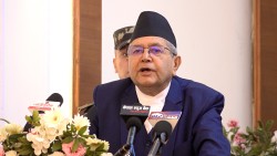 हिकारु गौतम फाउडेशन द्वारा गोताखोरका लागि आवश्यक सामग्री हस्तान्तरण