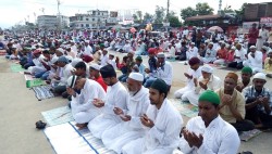 इस्लाम धर्मावलम्बीले आज ‘ईद उल फित्र’ अर्थात् ईद पर्व मनाउँदै