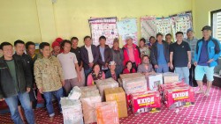 पूर्वविद्यार्थीद्वारा विद्यालयलाई शैक्षिक उपकरण सहयोग