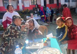 ताकममा सेनाको स्वास्थ्य शिविर : करिब दुई सय जना लाभान्वित