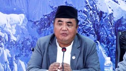 राष्ट्रिय गौरवका आयोजनाहरुलाई पुन विचार गरेर घटाउनुपर्छ :मन्त्री राई 