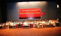 माओवादीको केन्द्रीय समिति भङ्ग, आगामी मङ्सिरमा विशेष महाधिवशेन