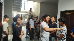भारतमा उद्धार गरिएका ३५ नेपालीलाई नेपाल ल्याइने तयारी, ठगीमा संलग्न तीन पक्राउ पीडित युवा भन्छन् : ‘मटन–चिकेन खुवाउँछु भन्थ्यो, आलु र बेसार–पानी खुवायो