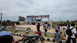 वाटर पार्कमा विद्यार्थी र प्रहरीबीच झडप, प्रहरीले हान्यो अश्रुग्यास