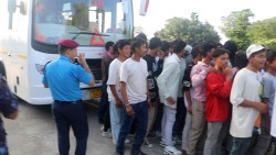 भारतमा उद्धारपछि फर्केका नेपाली भन्छन् : ‘सयौं नेपाली भारतमा फसिरहेका छन्’