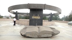 गणतान्त्रिक सरकारलाई नै गिज्याउने गणतन्त्र स्मारक पार्क(फोटो)