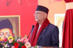 एमाले बागमती प्रदेश वडाध्यक्षहरूको भेला प्रधानमन्त्रीले उद्घाटन गर्दै 