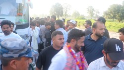 भारतका विभिन्न स्थानमा बन्धकपछि उद्धार गरिएका ५७ नेपाली स्वदेश फर्किए, गड्डाचौकीमा स्वागत