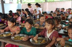 चेपाङ बालबालिकाले लिए पहिलो पटक लट्टेको स्वाद