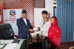 सुवासलाई ११ वर्षको पर्खाइपछि आमाको नामबाट नागरिकता