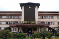 “नेपाली कांग्रेस विशेष महाधिवेशन विवाद: देउवा–खड्काले थापा नेतृत्वको कार्यसमिति रोक्न सर्वोच्चमा रिट दायर”