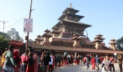 तलेजु मन्दिर खुल्लाः बिहानैदेखि दर्शनार्थी घुइँचो