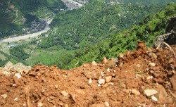 बसेरी रातमाटेका ११ वटा घर उच्च जोखिममा