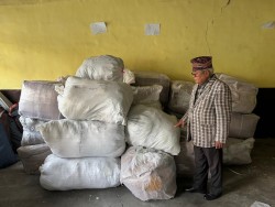 रामप्रसाद गाउपालिकाका दुई वडामा ७५० विद्यार्थीलाई न्यानो ज्याकेट वितरण, पूर्वमन्त्री कृपा सुर शेर्पाको पहल