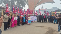 बेलहिया नाकाबाट नेपाल प्रवेश गर्ने पर्यटकलाई राष्ट्रिय झण्डाद्वारा स्वागत