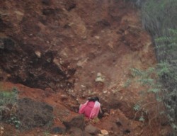 ढिस्कोले पुरिएर किशोरीको मृत्यु