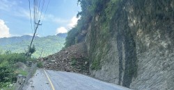 मुग्लिन–नारायणगढ सडकमा सुक्खा पहिरो, यातायात पूर्ण रूपमा अवरुद्ध