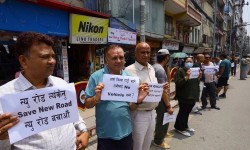 न्युरोडलाई सवारी निषेधित क्षेत्र बनाउन लागिएको भन्दै स्थानीयको प्रदर्शन