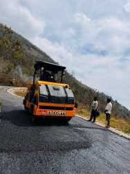 ग्रामीण सडक धमाधम कालोपत्र हुँदै