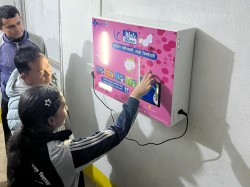 विद्यालयमा सेनेटरी प्याड वितरण मेसिन जडान