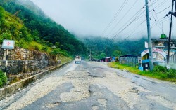 पोखरा–बागलुङ सडकमा यात्रा गर्न सकस