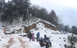 हिमपातका कारण बुधबारदेखि मध्यपहाडी लोकमार्ग अवरुद्ध