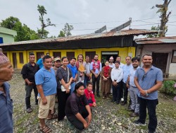 चेपाङ समुदायका बालबालिका अध्ययनरत विद्यालयको शिक्षामन्त्रीद्वारा अनुगमन
