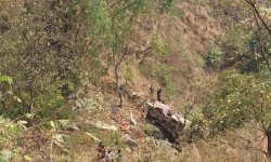 सुर्खेत बस दुर्घटना : दुईजनाको मृत्यु, २१ घाइते