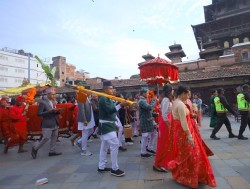 आज घर घरमा फूलपाती भित्र्याइँदै