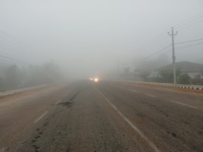 शीतलहरले मधेशको जनजीवन प्रभावित, जाडो छल्न घुर र परालको भर