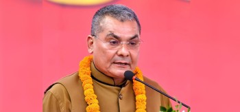 दुर्गा प्रसाईँको चुनौती : ‘लडाइँ चाहँदैनौँ भने राजसंस्थाबारे जनमत संग्रह गरौँ’