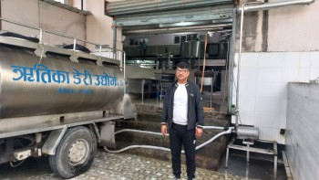 बुबाको पेसालाई पछ्याउँदै सफल डेरी उद्यागी बनेका योगेन्द्र