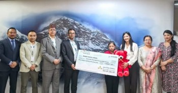 कुमारी बैंकद्वारा निवर्तमान जीवित देवी ‘कुमारी’ तृष्णा शाक्यलाई छात्रवृत्ति रकम हस्तान्तरण