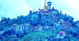 कास्की — पोखरा महानगरपालिका–२२ पुम्दीकोटबाट देखिएको पर्यटकीय स्थल सराङ्कोट