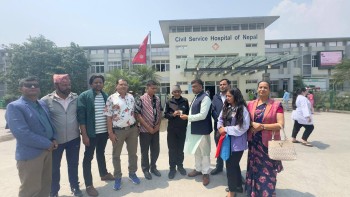 बिजयखर्क मैत्री  समाजद्वारा ढकाललाई सहयोग हस्तान्तरण