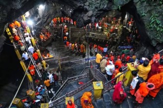 साउनको दोस्रो सोमबार हलेसी महादेवस्थानमा भक्तजनहरूको भीड